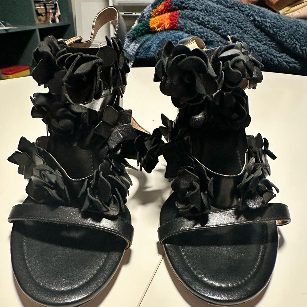 Flower Strap Tory Burch Heels.